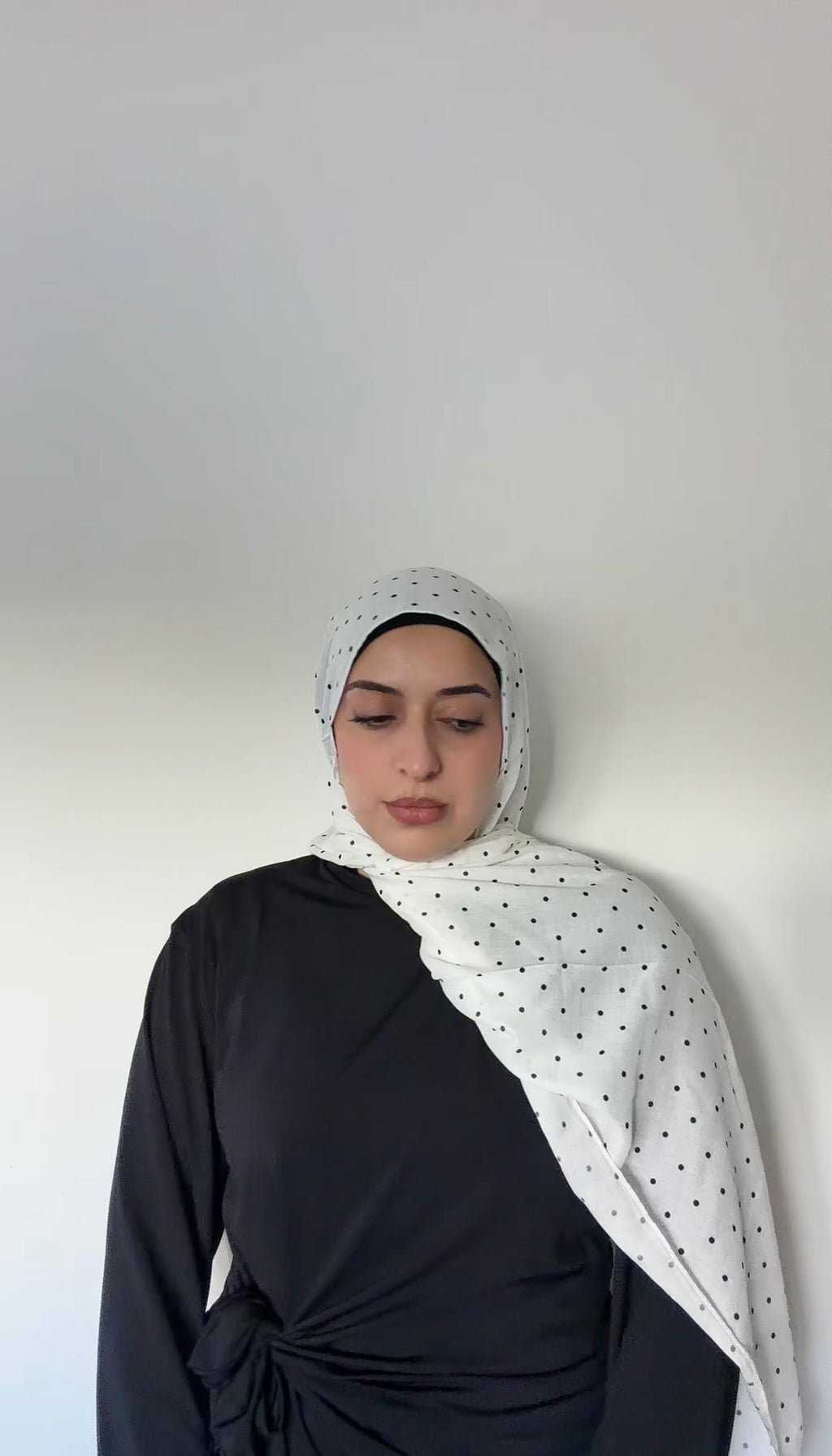 Modal shade “White Polka Dot”