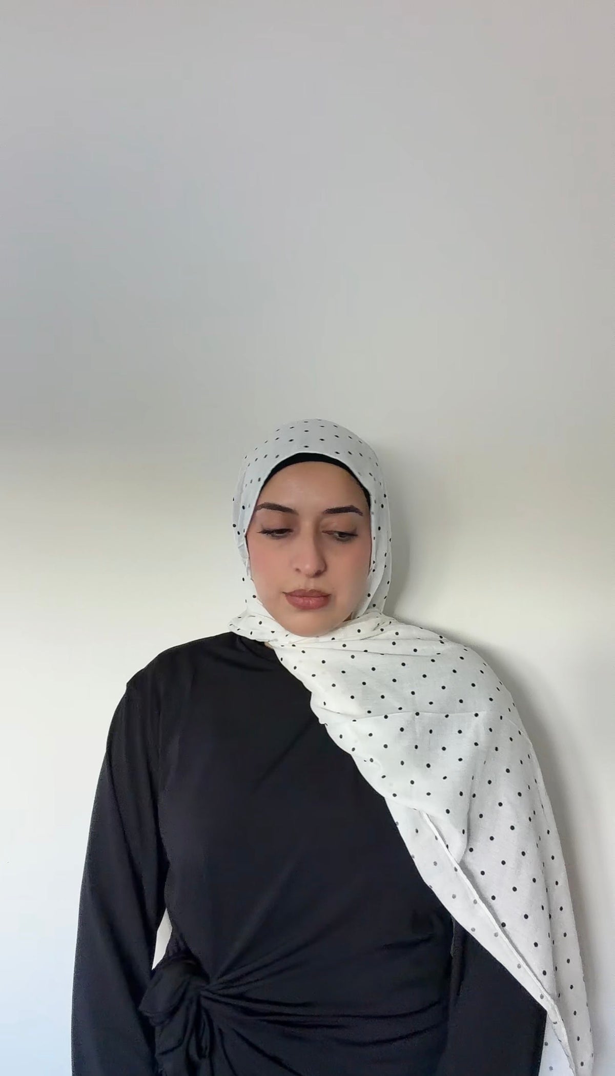 Modal shade “White Polka Dot”