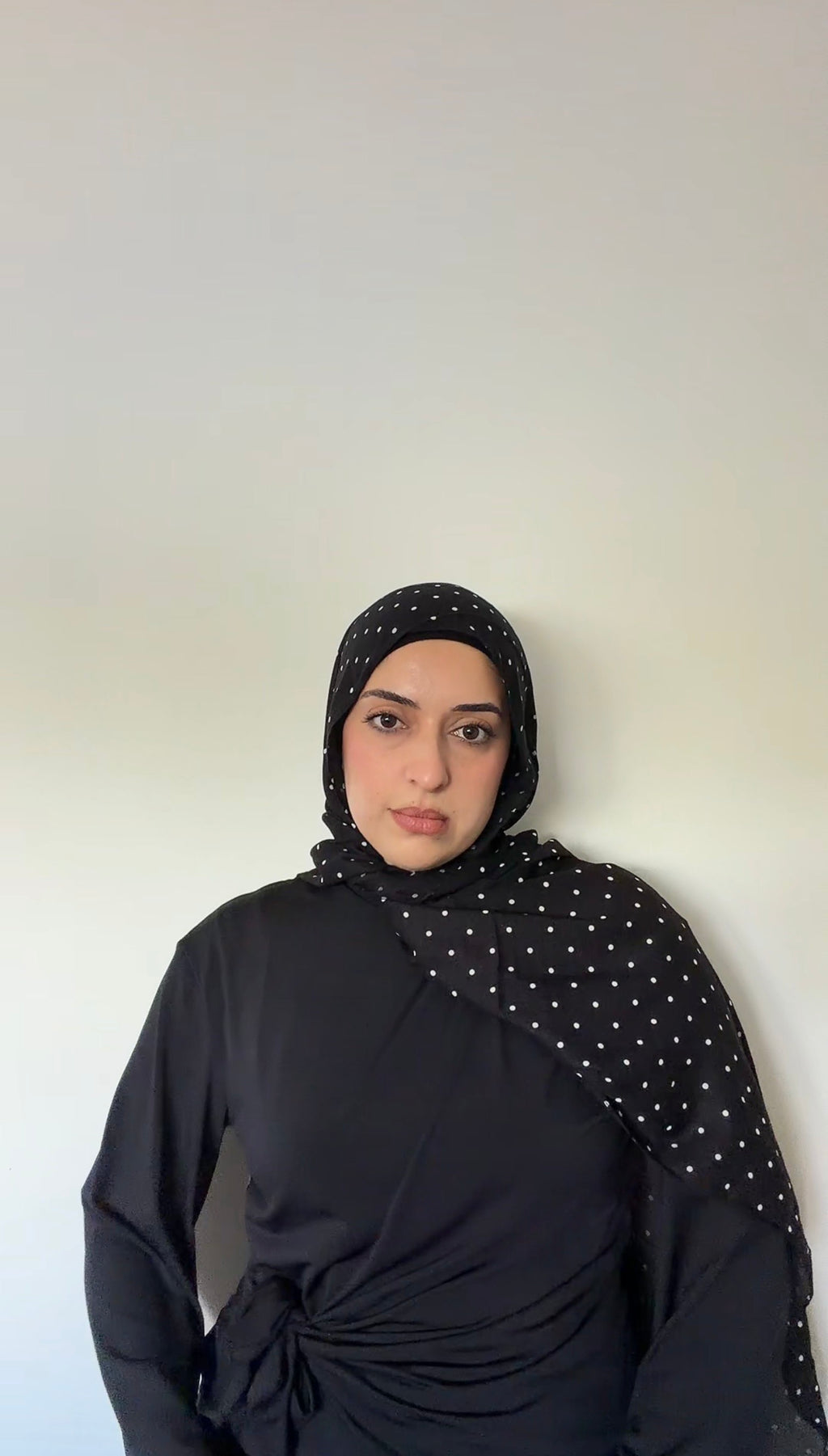 Modal shade "Black Polka Dot"