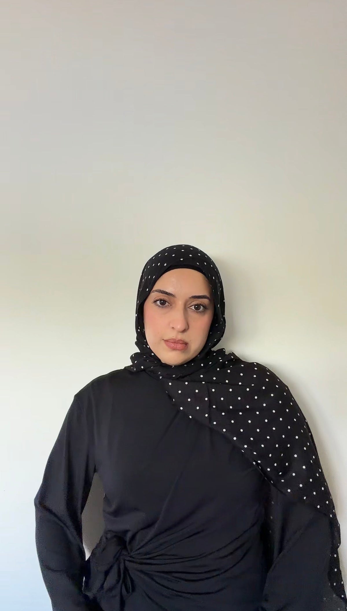Modal shade "Black Polka Dot"
